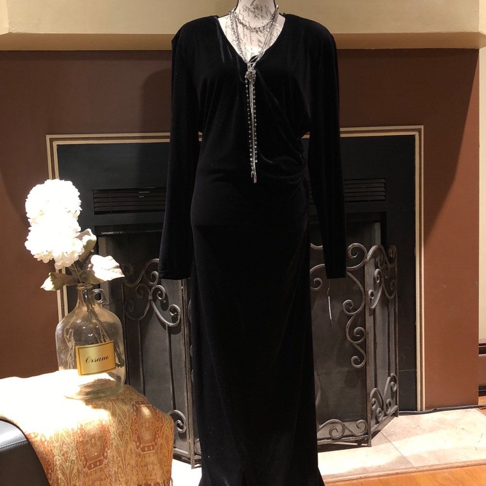 LUXURIOUS VELVET FULL LENGTH PLUS SIZE GOWN